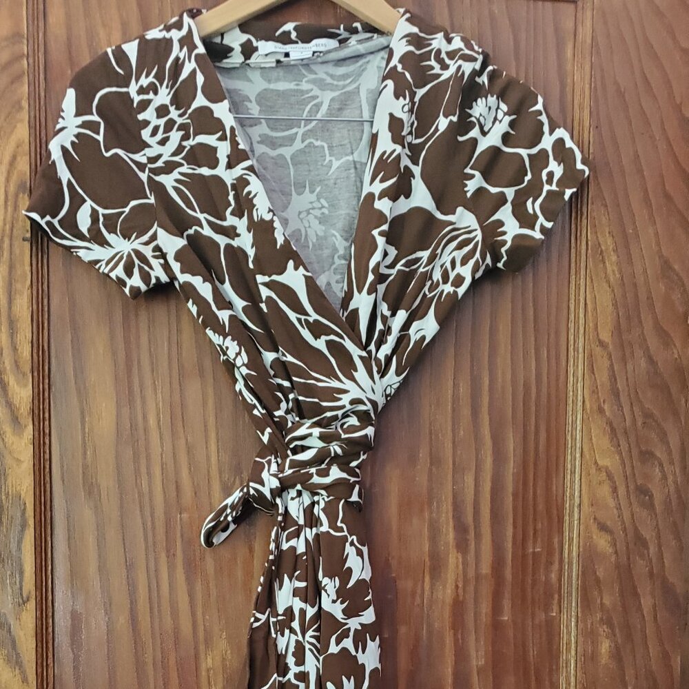 DVF (Diane von Furstenburg) Cotton Floral Wrap Dress Sz 8